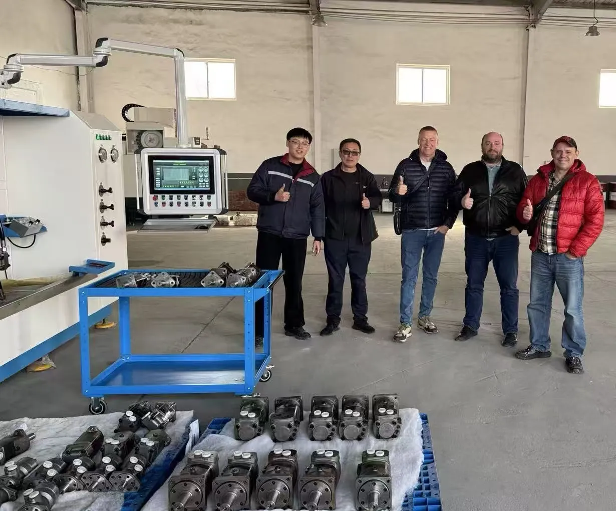 I clienti russi hanno visitato la fabbrica di motori idraulici Yushan a Qingdao per un'ispezione e uno scambio di opinioni.