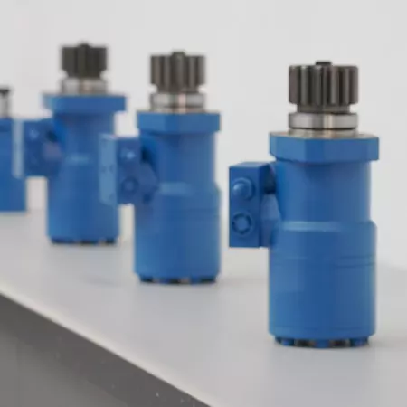 Motore idraulico oscillante con valvola a cassetto